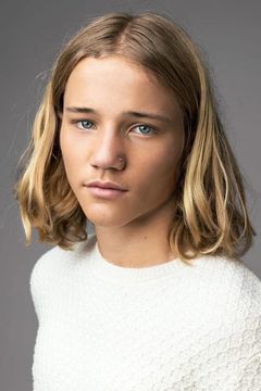 Jett Gazley interpreta Alex Varolli