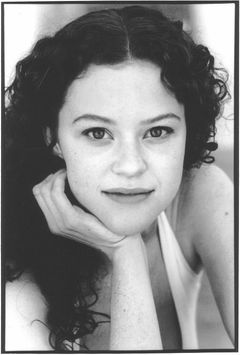 Taylor Roberts interpreta Louise