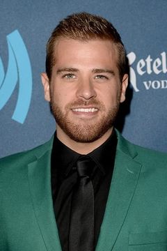 Scott Evans interpreta Townsperson
