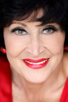 Chita Rivera interpreta Nickie