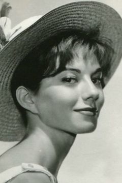 Donna Anderson interpreta Mary Holmes