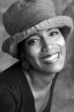 Nancy Giles interpreta Petty Marsh Secretary