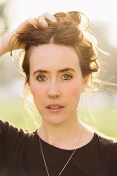 Stephanie Ellis interpreta Suite Party Girl (uncredited)