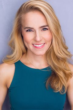 Deanna Ott interpreta Lisa