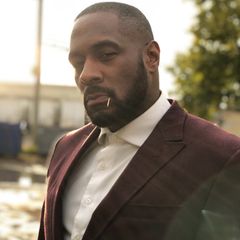 Jesse Lipscombe interpreta Steve