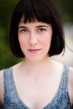 Holly Austin interpreta Hospital Nurse