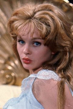 Sally Smith interpreta Jill