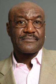Delroy Lindo interpreta Isaak O'Day
