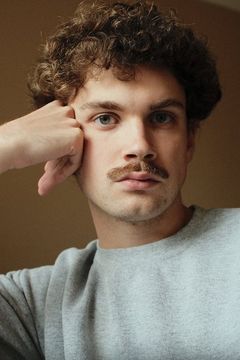 Cullen McFater interpreta Medical Student