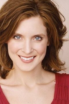Dana Cuomo interpreta Mrs. Boxby