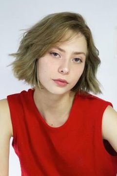 Kami Zea interpreta Marta