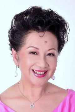 Nancy Sit Ka-Yin interpreta Makiko