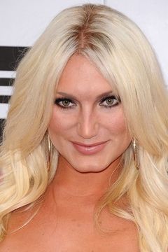 Brooke Hogan interpreta Kate