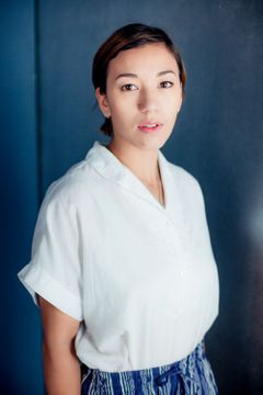 Hong Indira Rieck interpreta Holden