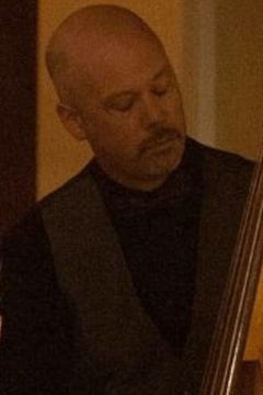 Dave Leitch interpreta Leah's Bassist