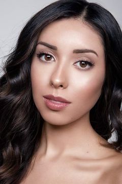 Jiana Alvarez interpreta Teen Party Goer / Mean Girl (uncredited)