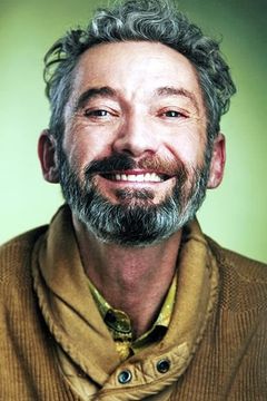 Cam Clarke interpreta Flounder (voice)