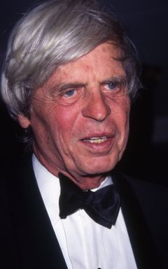 George Plimpton interpreta Bedouin (uncredited)