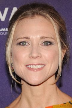 Tracy Middendorf interpreta Ashley