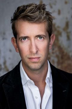 Todd Emerson interpreta Purser