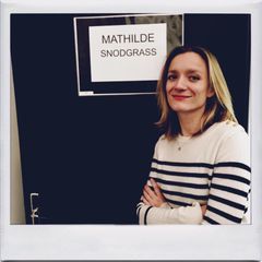 Mathilde Snodgrass interpreta Pregnant Model