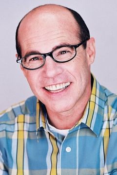 Barry Livingston interpreta Kurt's Co-Worker