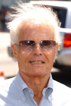 Richard D. Zanuck interpreta Self (archive footage)