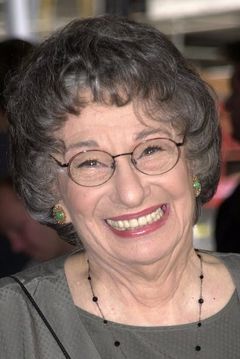 Florence Stanley interpreta Waitress (voice)