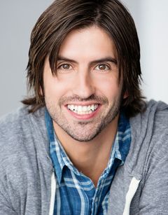 Johnny Dinu interpreta New Seasons #3