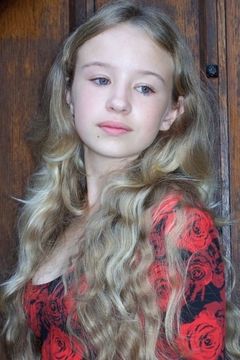 Freya Parks interpreta Etty Darwin