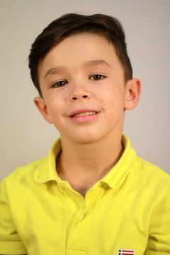 Asier Flores interpreta Young Salvador
