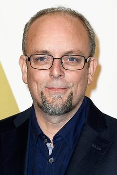 Mark Coulier interpreta Aks Moe