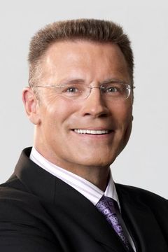 Howie Long interpreta Kelly