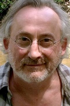 Thierry Nenez interpreta Clerk Hôtel de la Gare