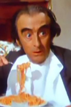 Enzo Maggio interpreta Remo Cesaroni (as Vincenzo Maggio)