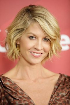 Jenna Elfman interpreta Dharma Montgomery