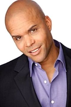 Solomon Burke Jr. interpreta Guard
