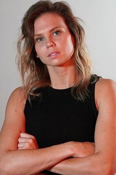 Erika Keck interpreta Female Serpent Mercenary