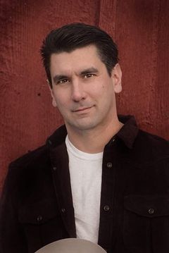 Paul Tawczynski interpreta Officer Taillie (uncredited)