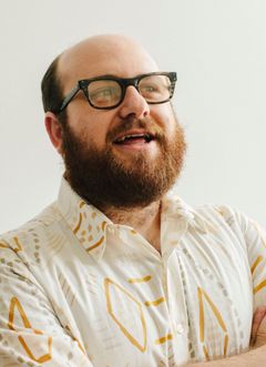 Max Goldblatt interpreta Eugene