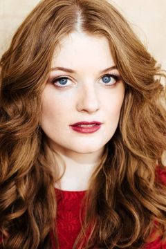 Meegan Warner interpreta Ann