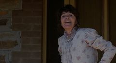 Barbara West interpreta Gracie Roach