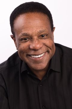 Brian Copeland interpreta Lee
