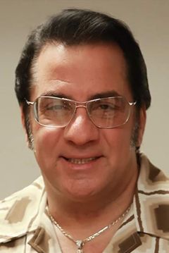 Gene DiNapoli interpreta Elvis Impersonator