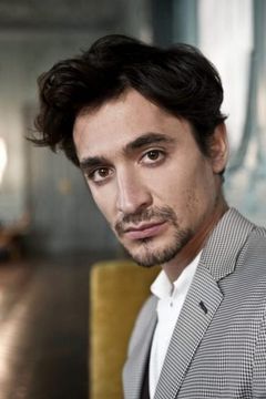 Giulio Beranek interpreta Gregorio Esposito, detto Gerri