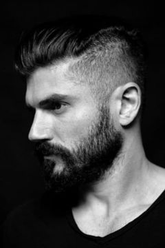 Andrew Levitas interpreta Locker Room Guy