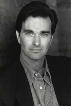 Michael McGuire interpreta Brewster