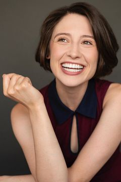 Lindsay Mullan interpreta Oak Tree Mom