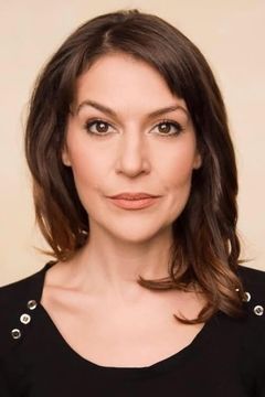 Ashley Austin Morris interpreta Receptionist