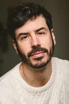Sergio Pozo interpreta Padre Joven